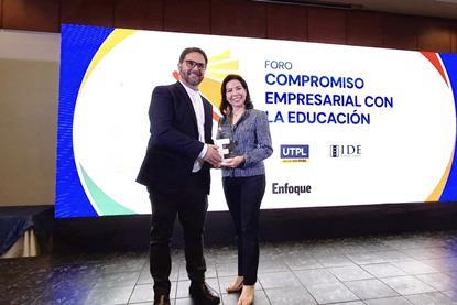 Ricardo Romero, executive director of the Wong Foundation, with Gisella Wong Naranjo, vice president of Reybanpac